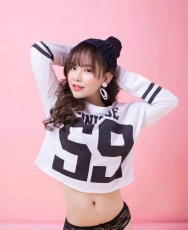 年龄：21身高：162体重：49kg胸围：D罩杯特色服务：莞式服